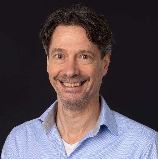 mr. Floris van de Kasteele is advocaat en systemisch coach